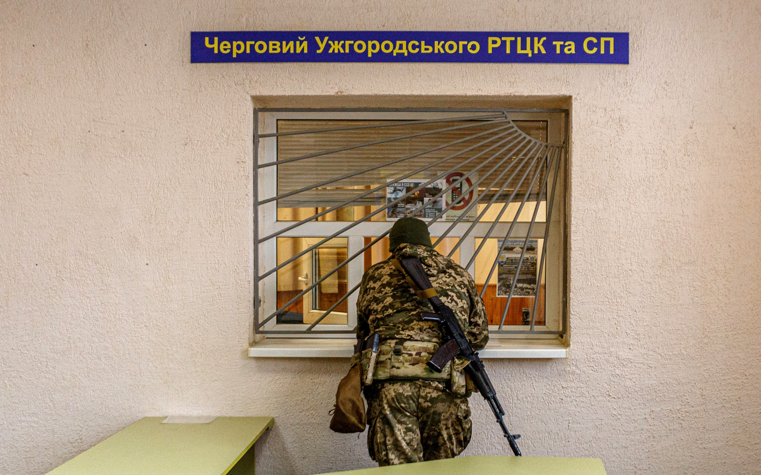 Стало известно о выплате премий сотрудникам ТЦК за "охоту" на украинцев