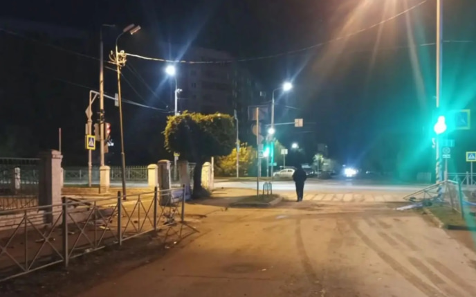 Протаранивший школу в Омске водитель не был пьян, а потерял сознание за рулем