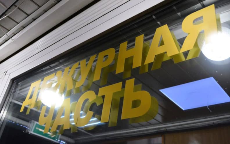 Полиция доставила в отдел девочек, сбежавших из детского сада в Петербурге