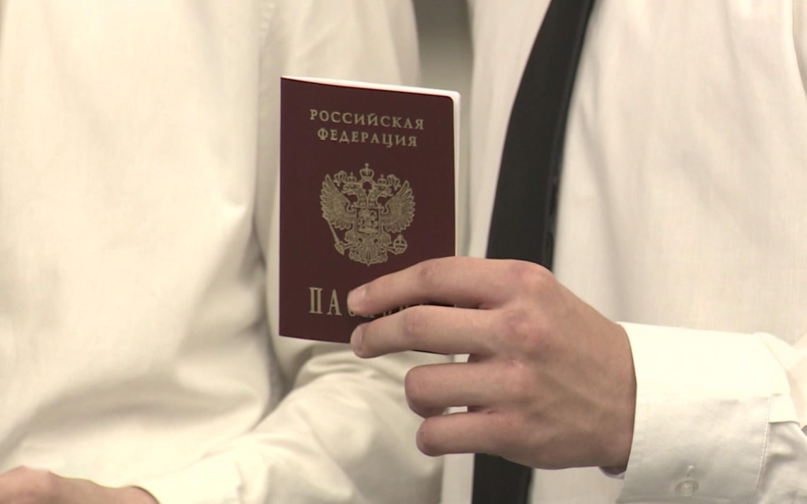 Итальянский журналист Лоруссо и хоккеист ЦСКА канадец Рой стали россиянами