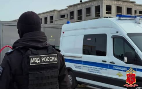 На Сенном рынке в Петербурге проходит рейд, задержаны десятки мигрантов