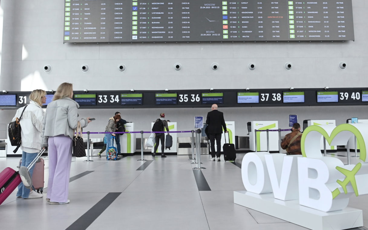 Самолет Новосибирск – Омск вернулся в аэропорт по технической причине