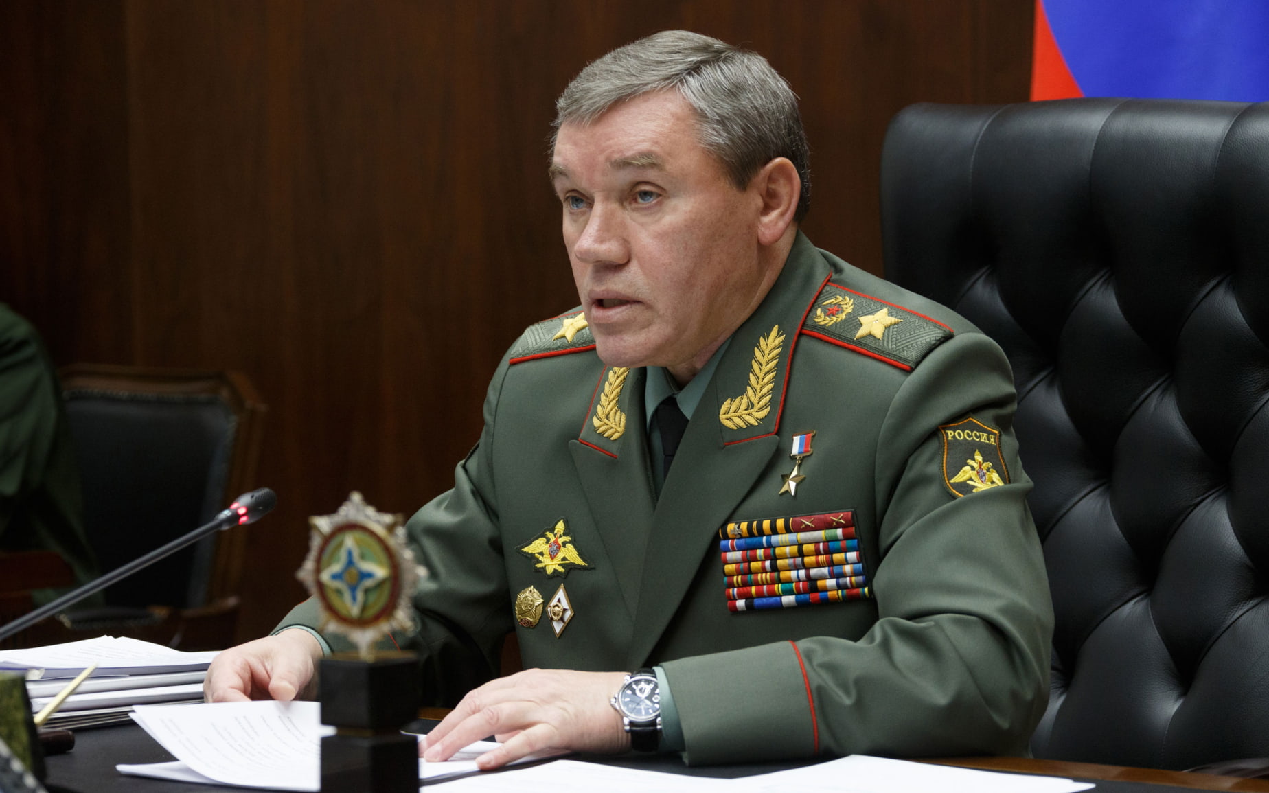 Герасимов: российская армия создает зону безопасности в Днепропетровской области
