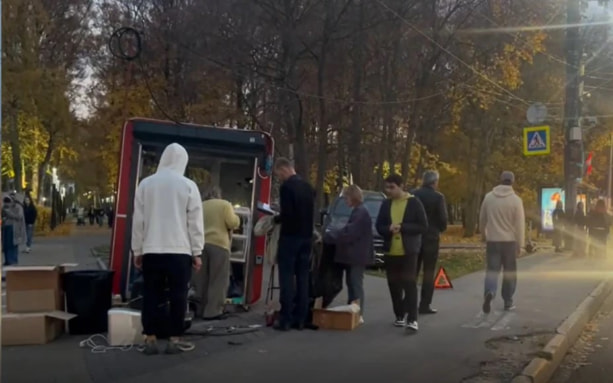 В Нижнем Новгороде Mercedes выехал на тротуар, пострадала девушка