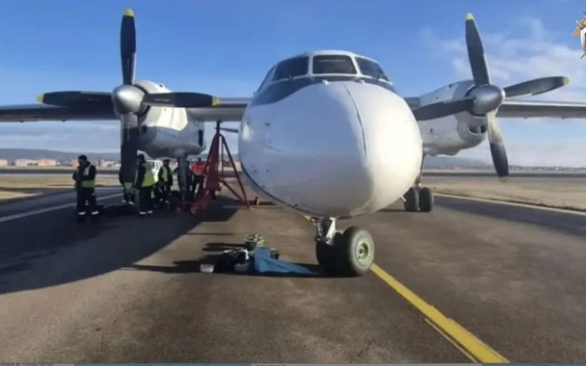 Повреждение пневматика шасси произошло у Ан-24 при посадке в аэропорту Иркутска