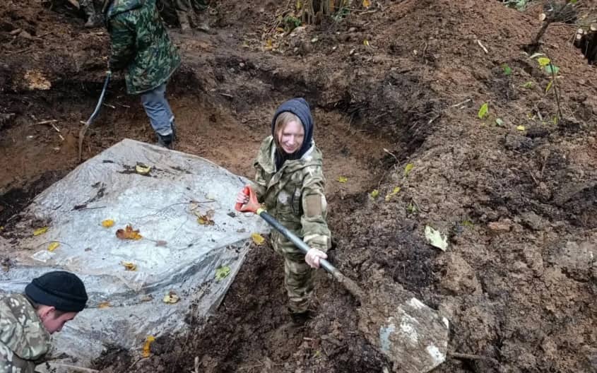 Останки 250 человек обнаружили участники Межрегиональной экспедиции под Псковом