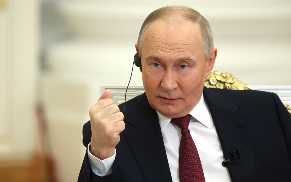 Зарубин выяснил, почему Путин грозил кулаком на форуме "Деловая Россия"