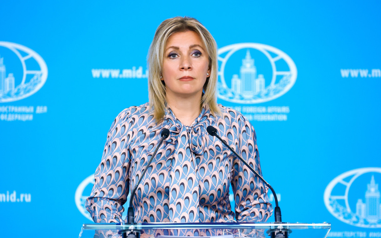 Захарова прокомментировала заявление Макрона о жестких мерах против погромщиков