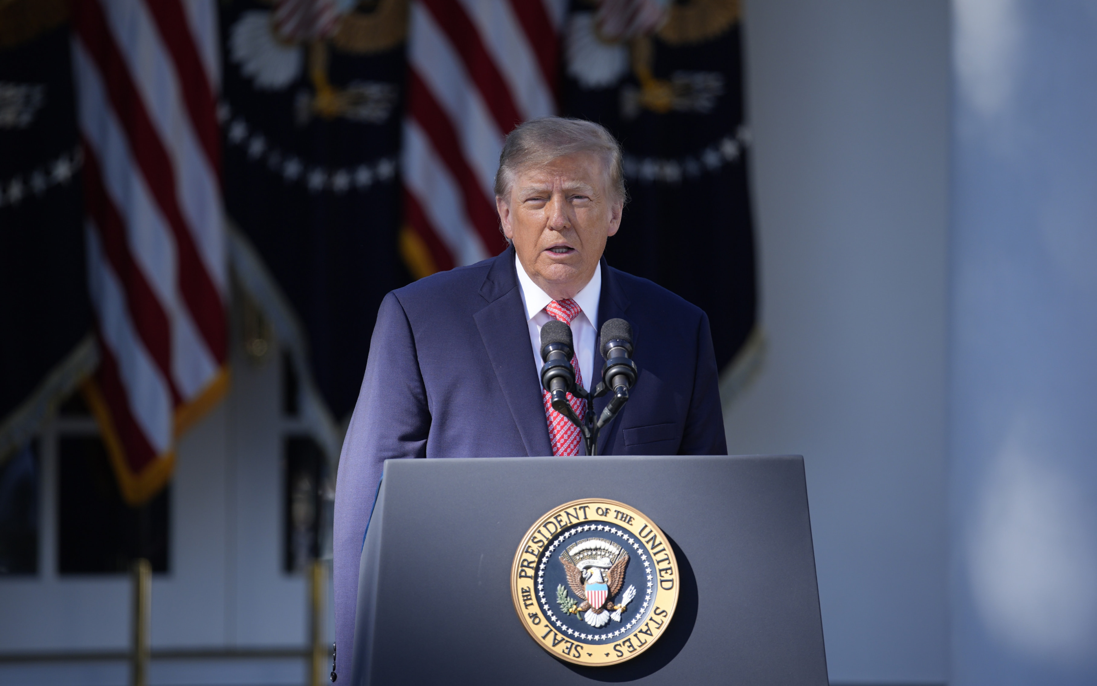 Трамп заявил, что не желает содержать Канаду, Мексику и страны Европы