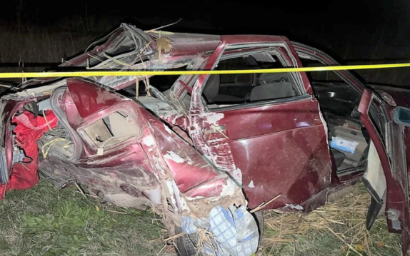 На Ставрополье автомобиль врезался в опору ЛЭП, один человек погиб