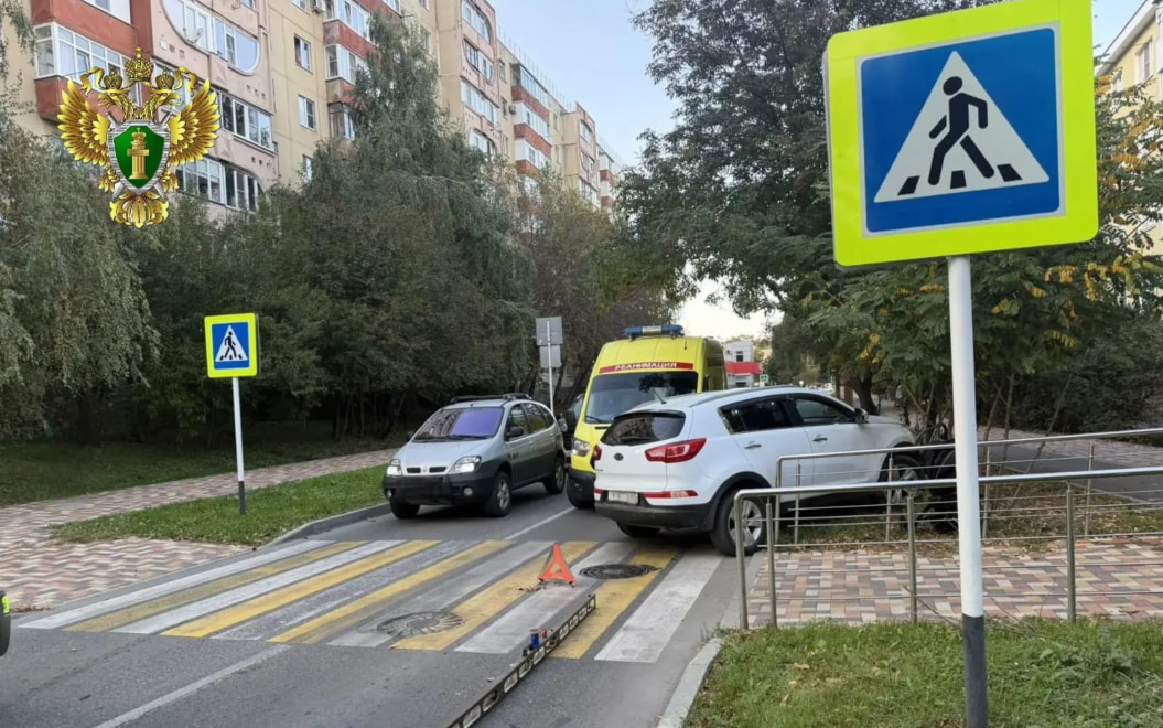 В Ставрополе автомобиль сбил женщину с ребенком, проводится проверка
