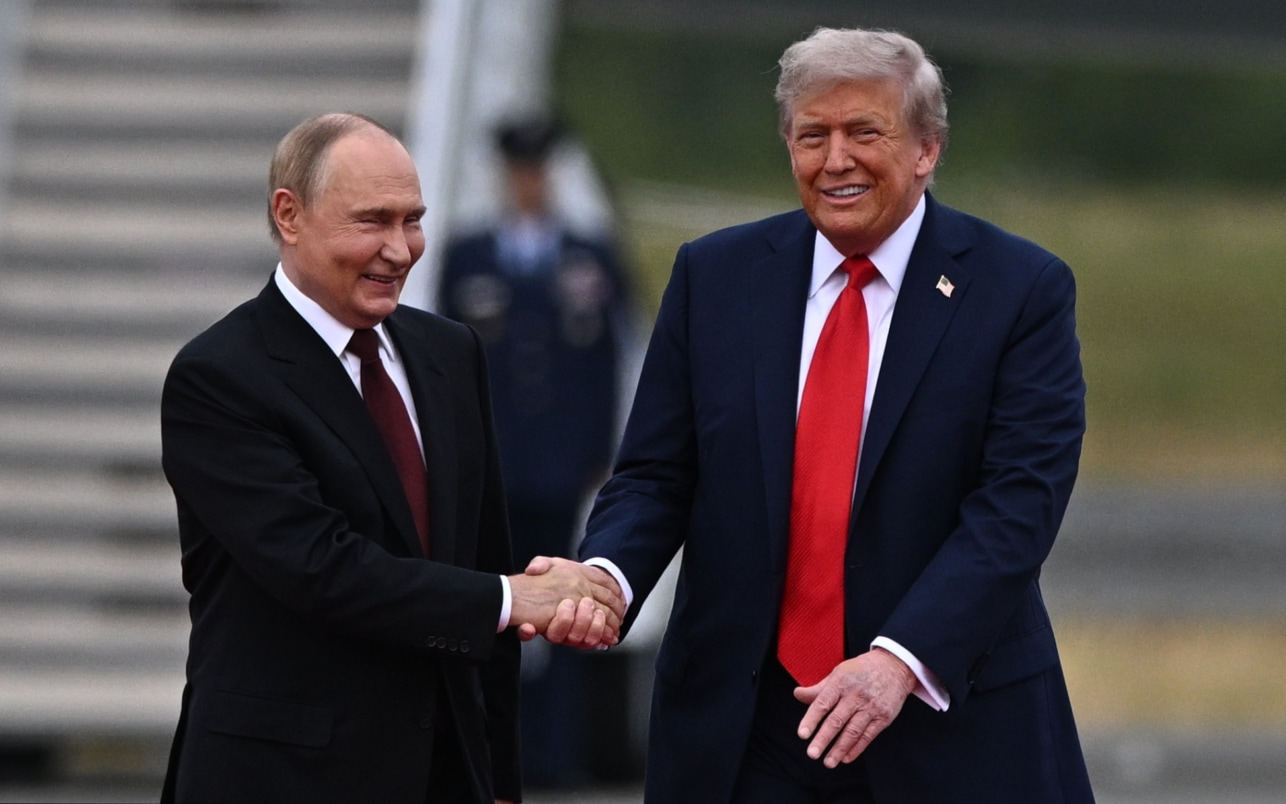Зеленский посетовал на "очень хорошие" отношения Путина и Трампа