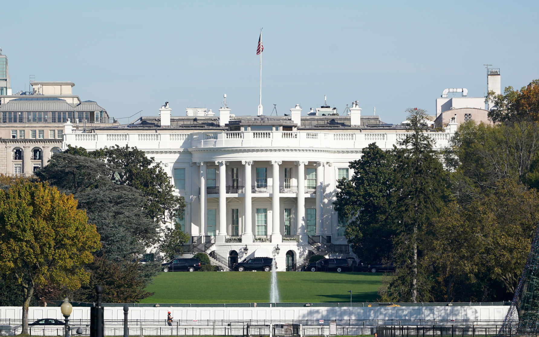 Трамп назвал фейком сообщения о переносе пресс-центра Белого дома ради бассейна