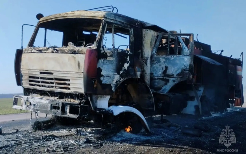 Пожарная автоцистерна МЧС уничтожена при атаке дрона в ДНР