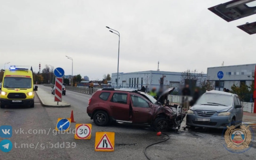 Водитель и два пассажира пострадали в ДТП под Калининградом