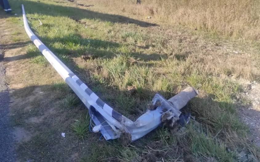 Автомобиль снес опору освещения в Крыму, пострадал 6-летний ребенок