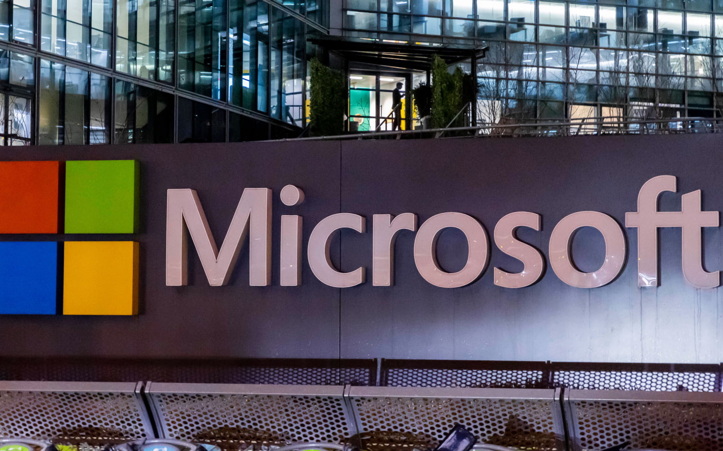 Micrоsoft предложила 27% всех сотрудников уволиться из-за внедрения ИИ