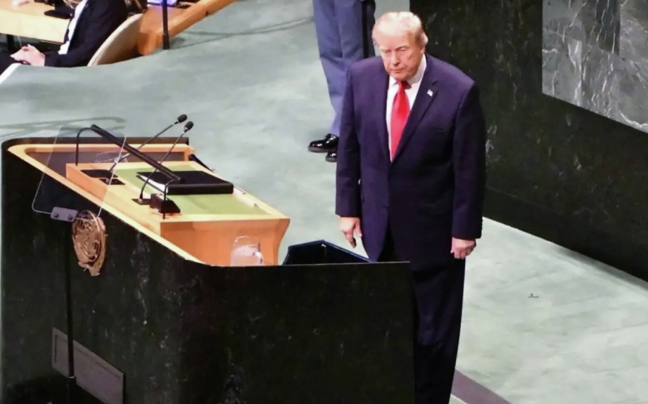Трампу не обойтись без робота-двойника: он потерял голос на предвыборном турне
