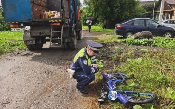 В Нижнем Тагиле погибла девочка, упавшая с велосипеда под мусоровоз