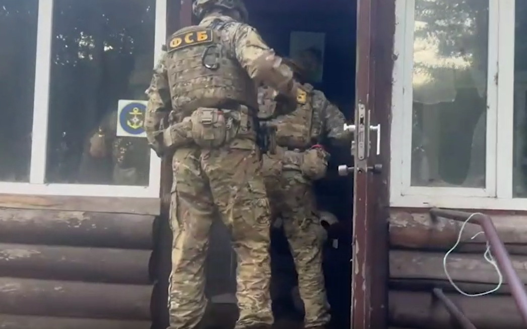 ФСБ совместно с Росгвардией пресекла деятельность 126 нелегальных "оружейников"