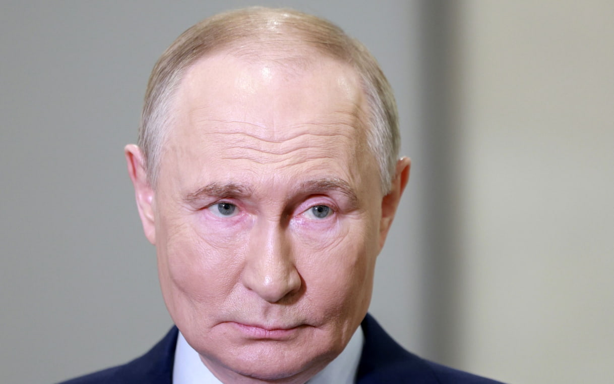 Путин выступает на пленарном заседании саммита Россия - Африка