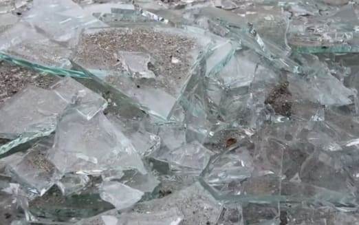 Почта, госархив и жилые дома повреждены при массированной атаке ВСУ на Луганск