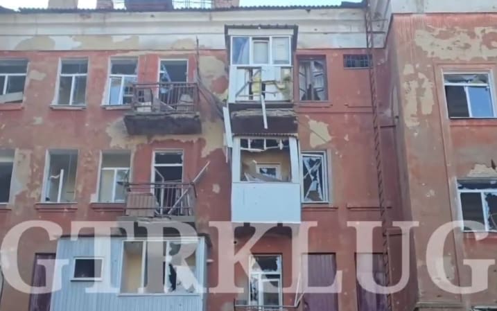 В Луганске под завалами разрушенного дома нашли тело женщины
