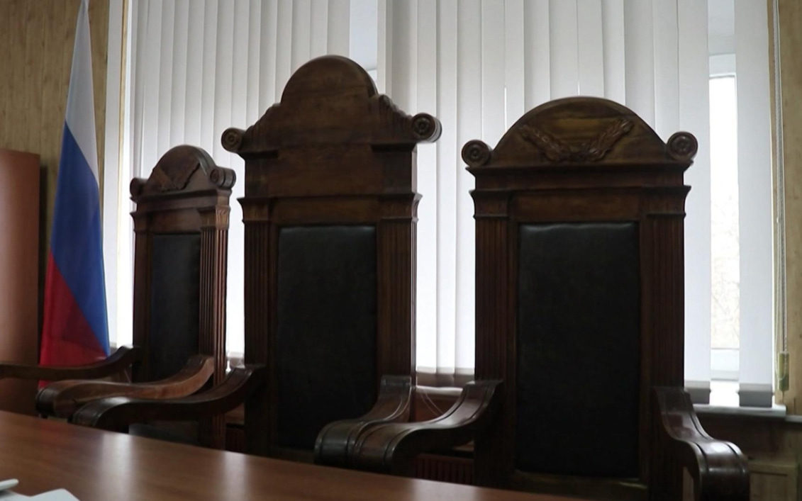 Экс-главу челябинского Роспотребнадзора и его сына будут судить за мошенничество