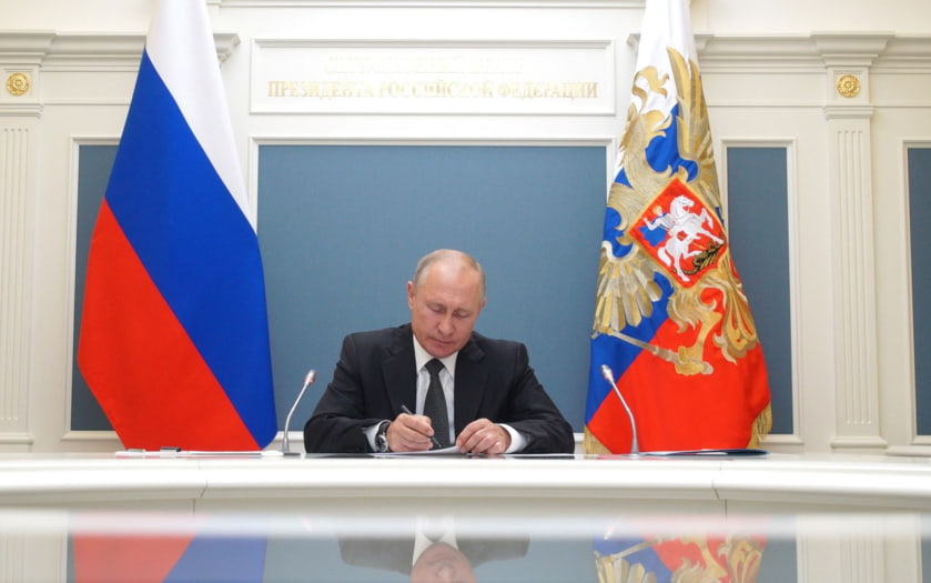Путин наградил школьника из Луганска за помощь другу, который подорвался на мине