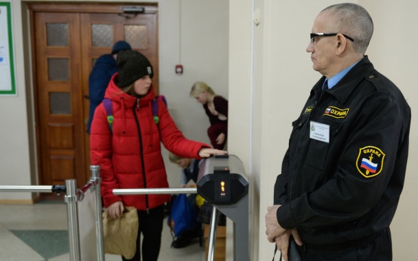 ЧОПам запретили использовать герб и флаг РФ на автомобилях