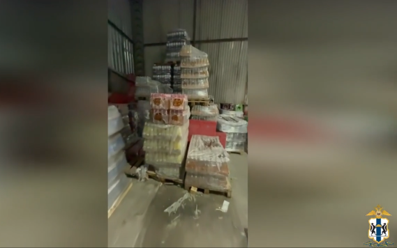 Более 48 тысяч литров контрафактного алкоголя нашли на складе в Новосибирске