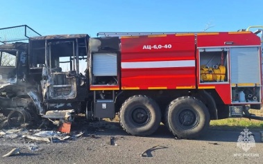 Дрон атаковал сотрудников МЧС в ЛНР, сгорела пожарная машина