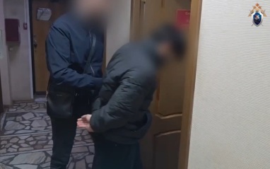В Красноярске возбудили дело против мужчины, швырнувшего иконку на пол машины