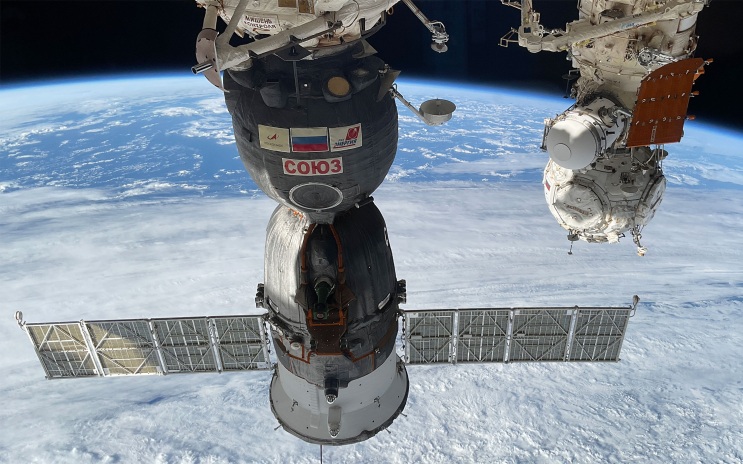 Российским космонавтам на МКС передали коллекцию из 89 культовых для РФ песен