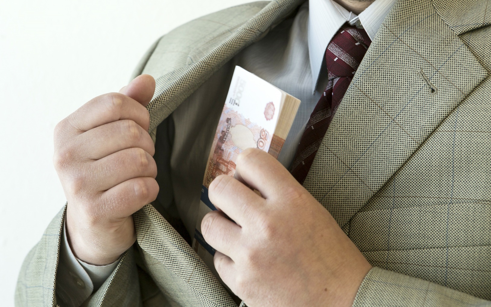 С экс-главы ивановского дорожного департамента требуют взыскать 58 млн