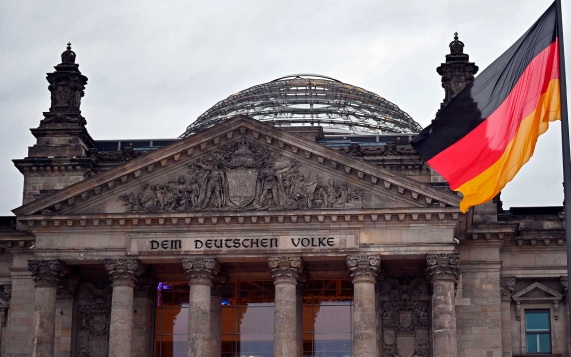 Berliner Zeitung: любой, кто в здравом уме, должен покинуть Германию