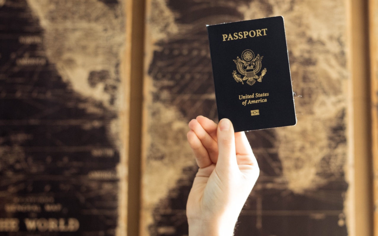 Захарова назвала показательным навязывание гражданства США детям дипломатов РФ