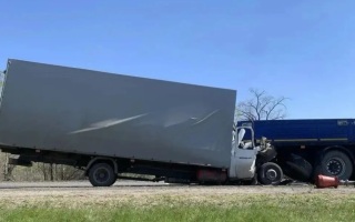 В Самарской области "Газель" врезалась в МАЗ, один погибший