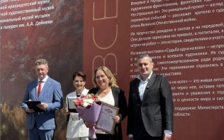 Высшая награда Музея Победы вручена Александру Хинштейну