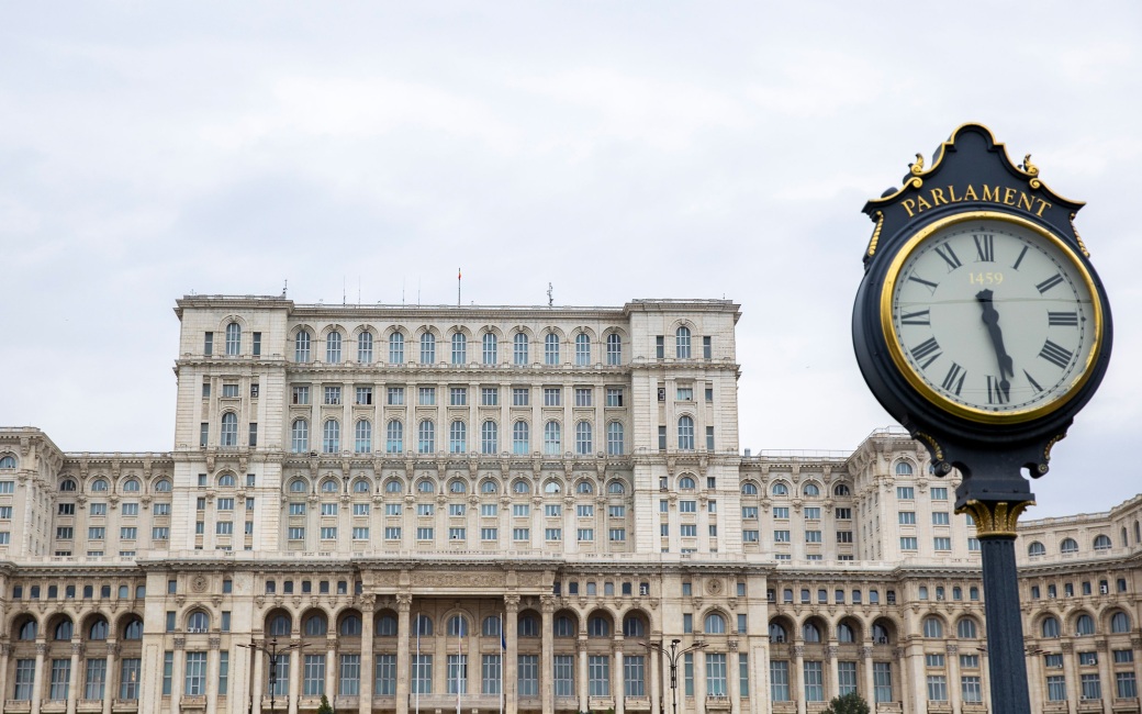 Румынский парламент вынес вотум недоверия правительству