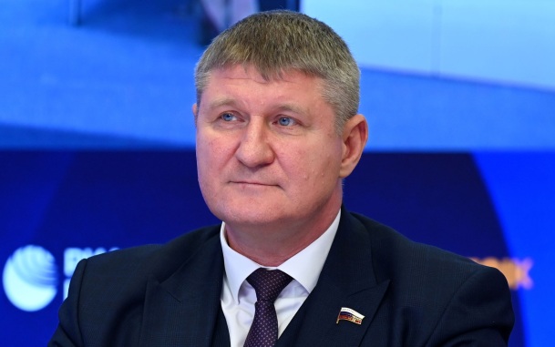 Шеремет: указ Зеленского о параде в Москве - это очередная бравада циника