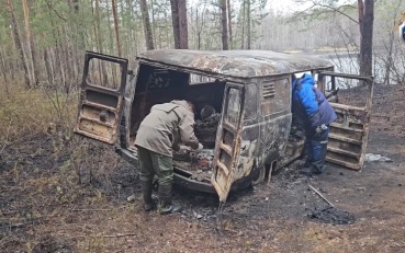 Три человека сгорели в машине после рыбалки в ХМАО