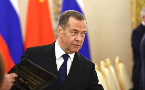 Медведев поздравил западных "друзей" России с испытанием "Сармата"