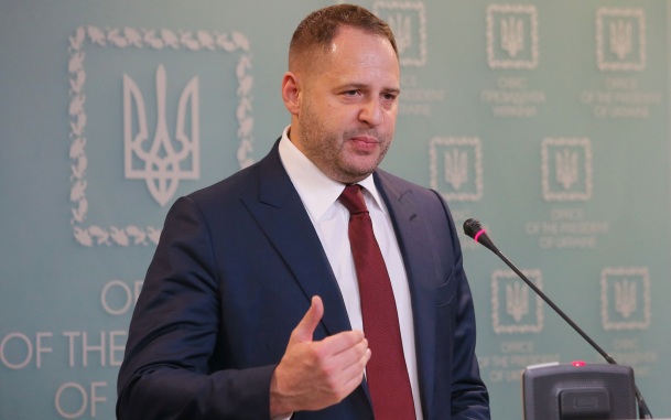 Ермак заявил, что не общался с гадалками и не знает никакую "Веронику Фэншуй"