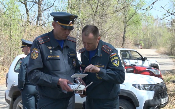 В Биробиджане сотрудники МЧС проводят рейды по частным домам в связи с пожарами