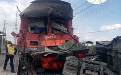 Два человека пострадали при столкновении грузовика и поезда в Кузбассе