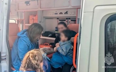 Пожарные спасли трех детей из горящей квартиры в Ленобласти
