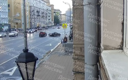 Момент наезда на пешеходов на Проспекте Мира в Москве попал на видео