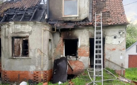Пожарные ликвидировали возгорание в частном доме в Калининграде