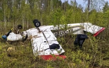СК показал кадры с перевернувшимся самолетом в Тюменской области